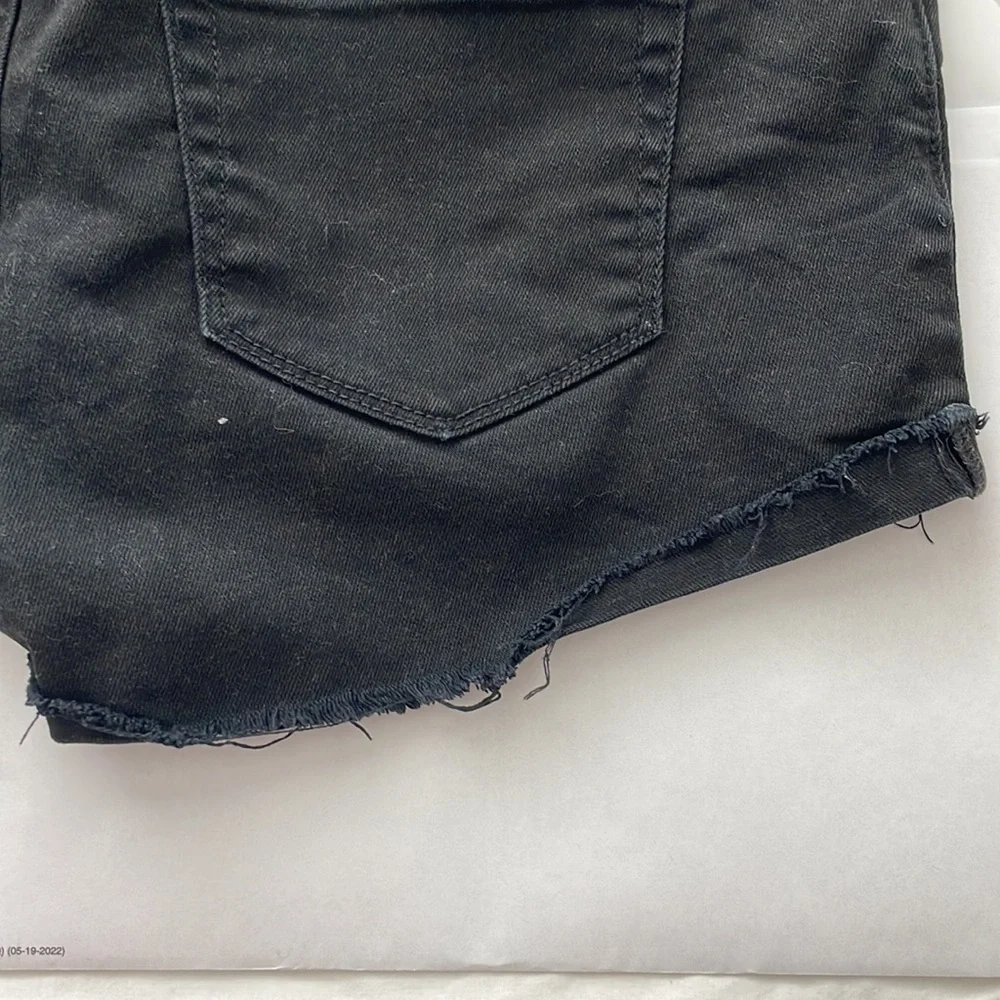 Bullhead Women’s Black Denim Cuffed Low Rise Shorts - Size 9 - Picture 7 of 7